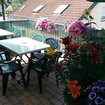 Hotel Garni Schmid Новый-Ульм Экстерьер фото