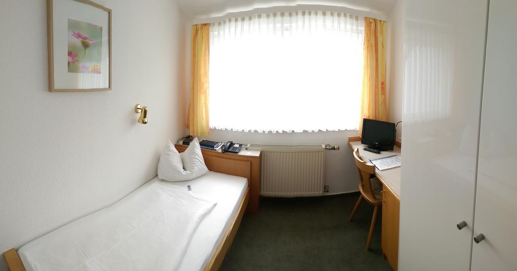 Hotel Garni Schmid Новый-Ульм Номер фото